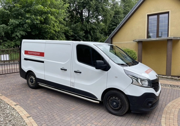 Renault Trafic cena 36000 przebieg: 186000, rok produkcji 2015 z Czarne małe 562